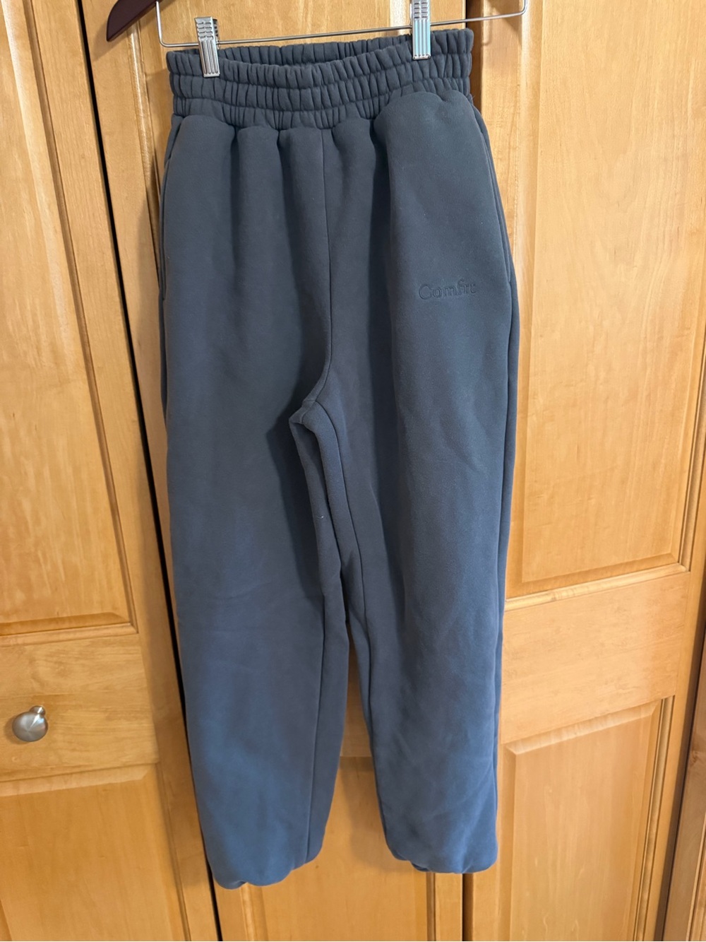 Comfrt Men’s XS Charcoal Gray Fleece Joggers